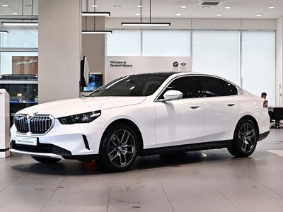 BMW 5 SERIES - 1