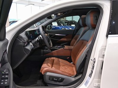 2025 BMW 5 SERIES 缩略图 12