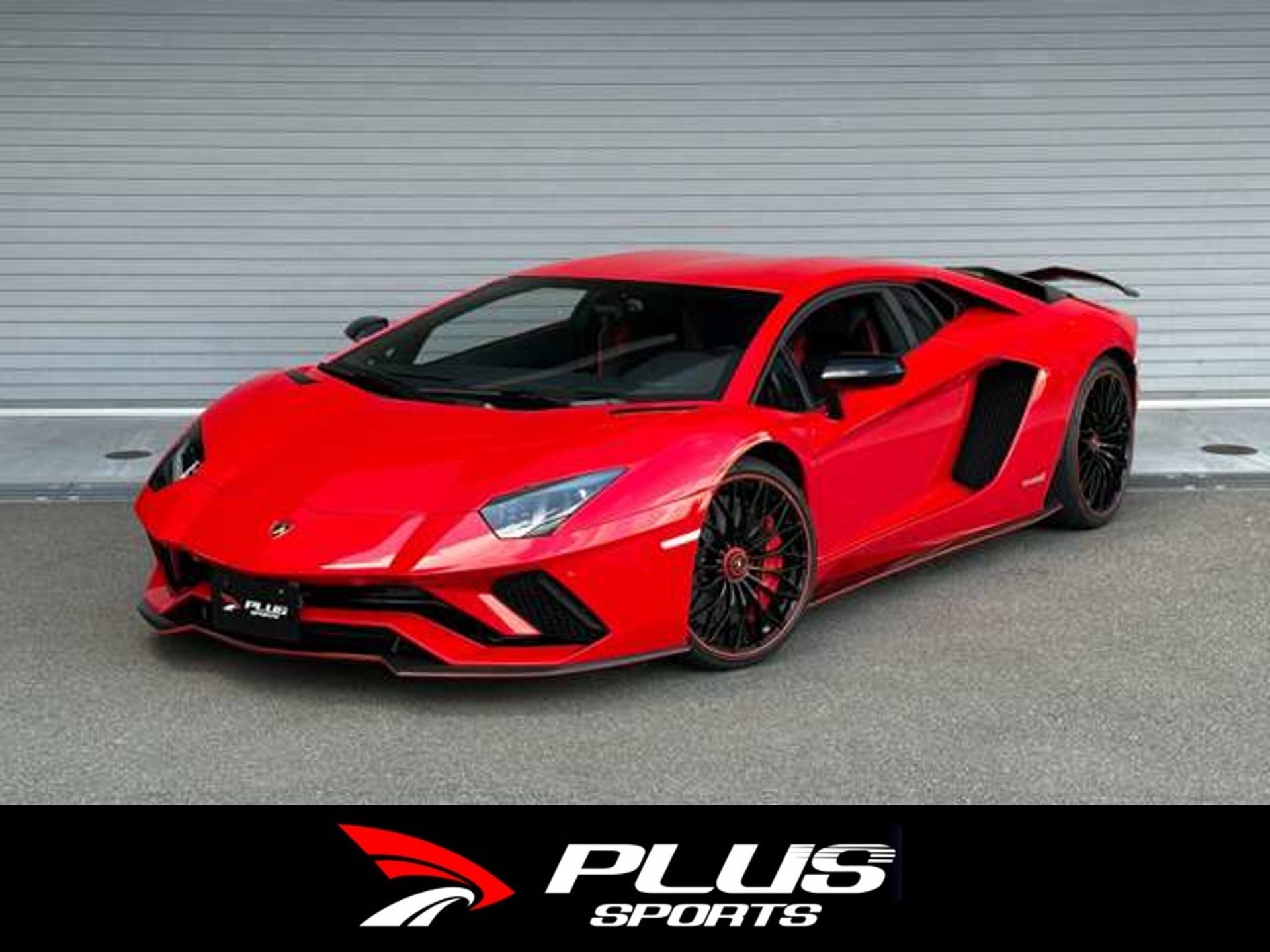 LAMBORGHINI AVENTADOR - View 1