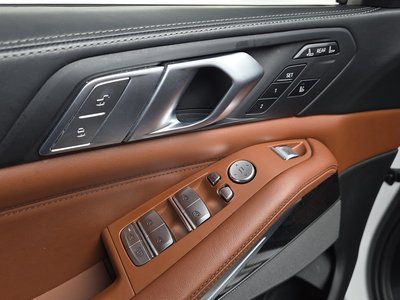 2020 BMW X7 缩略图 26