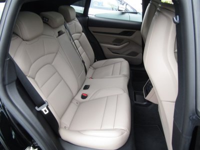 صورة 16 لـ 2024 Porsche TAYCAN
