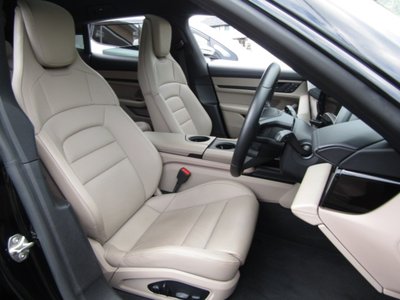 صورة 15 لـ 2024 Porsche TAYCAN
