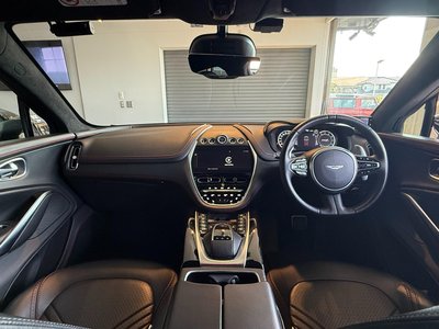 ASTON MARTIN DBX - 6