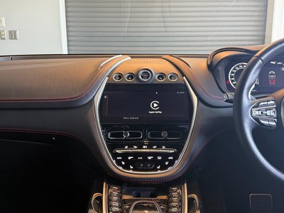 ASTON MARTIN DBX - 9