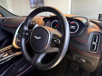 ASTON MARTIN DBX - 7