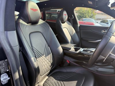 ASTON MARTIN DBX - 10