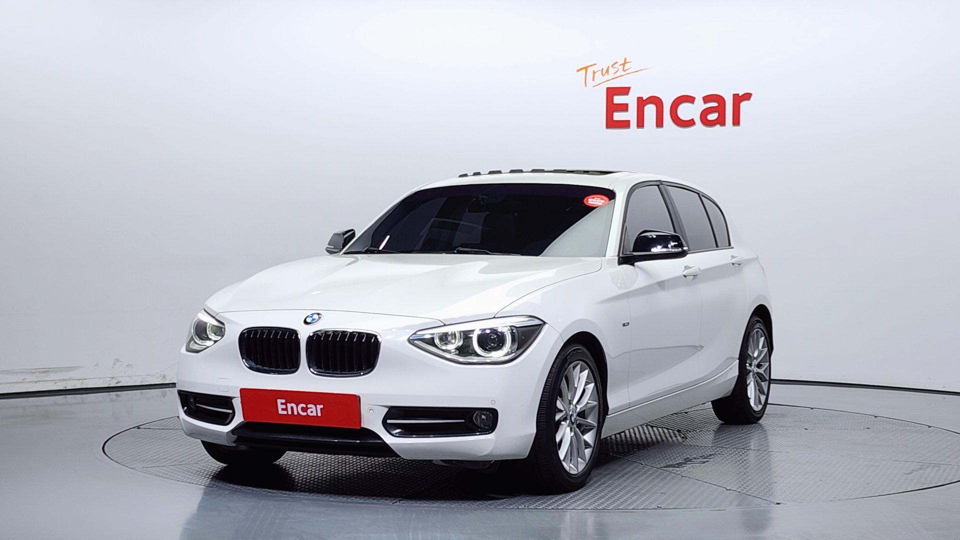 BMW 1 SERIES - View 1