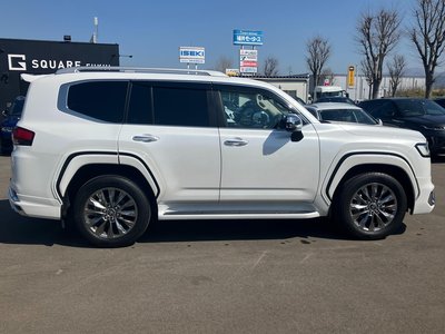 TOYOTA LAND CRUISER 300 - 7