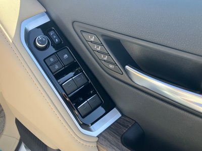 TOYOTA LAND CRUISER 300 - 10