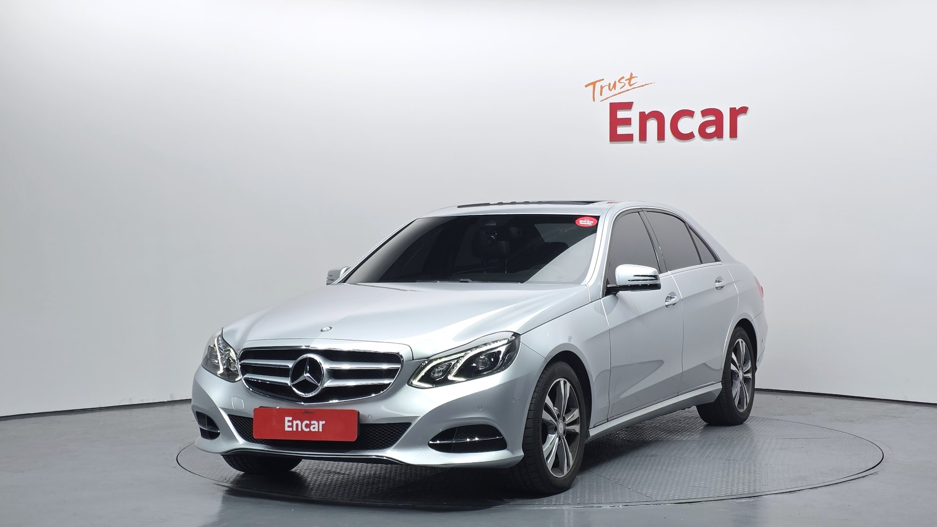 MERCEDES-BENZ E-CLASS - View 1