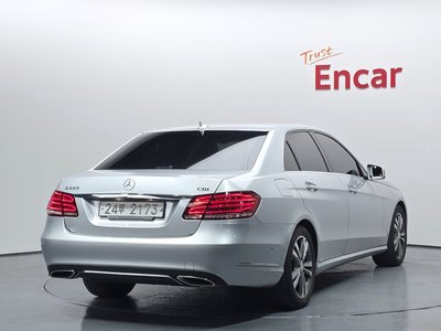 MERCEDES-BENZ E-CLASS - 4