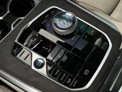 صورة 9 لـ 2025 BMW X5