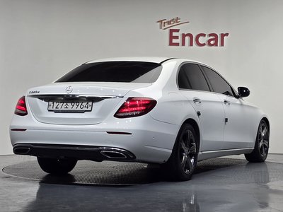 MERCEDES-BENZ E-CLASS - 4