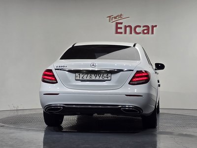 MERCEDES-BENZ E-CLASS - 3