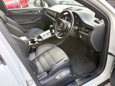 PORSCHE MACAN - 9