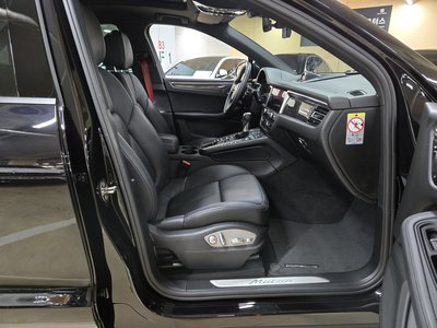 PORSCHE MACAN - 10