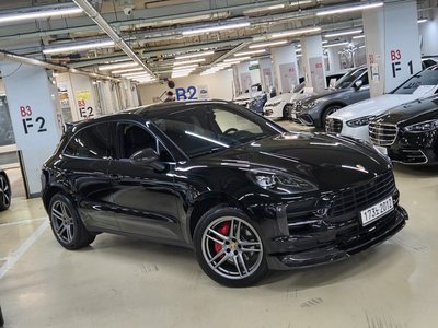 PORSCHE MACAN - 1