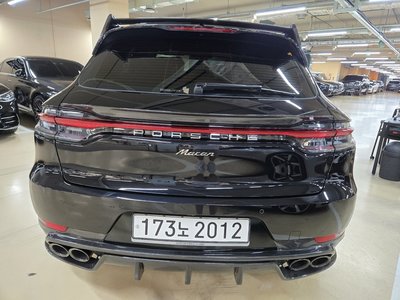 PORSCHE MACAN - 2