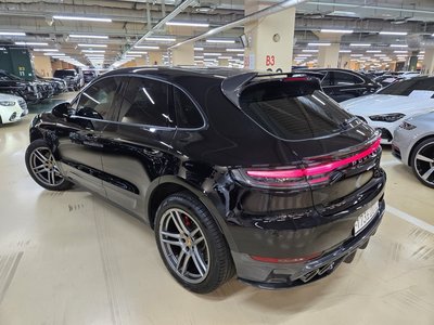PORSCHE MACAN - 3