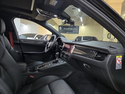 PORSCHE MACAN - 5
