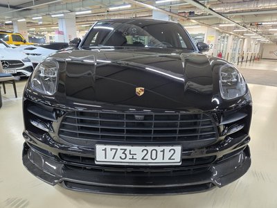 PORSCHE MACAN - 4