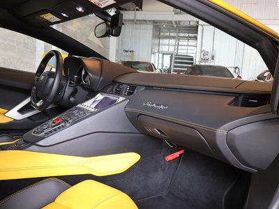 2012 Lamborghini AVENTADOR — миниатюра 23