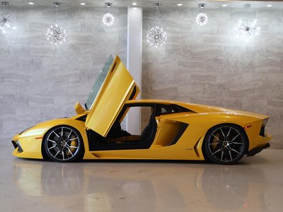 LAMBORGHINI AVENTADOR - 9