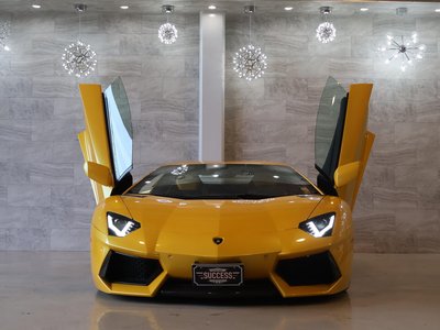 LAMBORGHINI AVENTADOR - 4