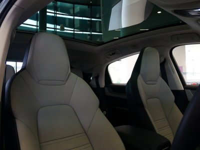 2025 Porsche CAYENNE photo 7