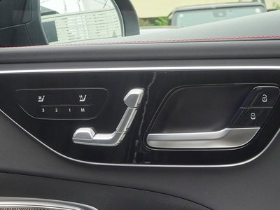 2023 Mercedes-BENZ C-CLASS AMG thumbnail 32