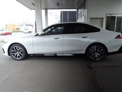 2026 BMW 5 SERIES 照片 8