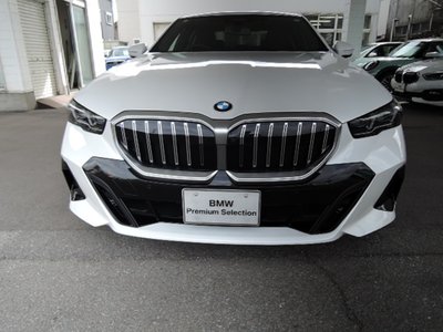 2026 BMW 5 SERIES 照片 2