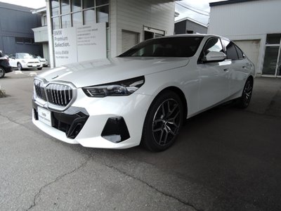 2026 BMW 5 SERIES 照片 9