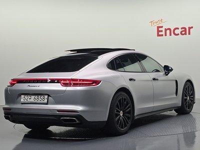 PORSCHE PANAMERA - 4