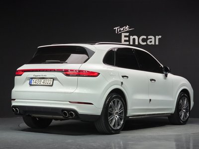 2019 Porsche CAYENNE photo 4