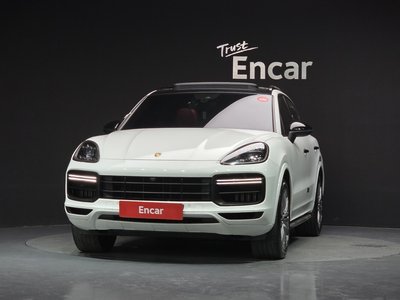 2019 Porsche CAYENNE photo 2