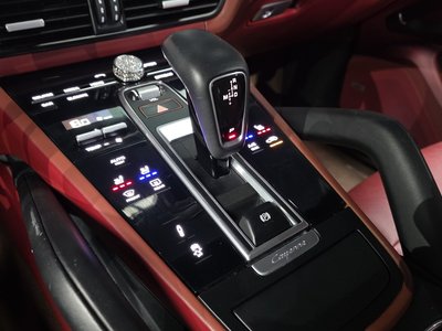 2019 Porsche CAYENNE photo 9