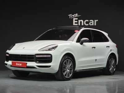 2019 Porsche CAYENNE photo 1