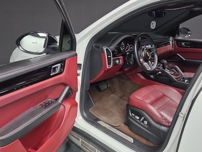 2019 Porsche CAYENNE photo 10