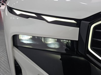 صورة 9 لـ 2023 BMW XM