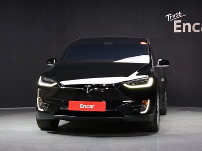 TESLA MODEL X - 2