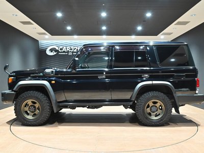 TOYOTA LAND CRUISER 70 - 5