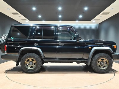 TOYOTA LAND CRUISER 70 - 6