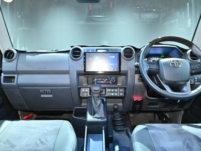 TOYOTA LAND CRUISER 70 - 10