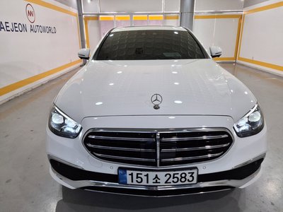 MERCEDES-BENZ E-CLASS - 1