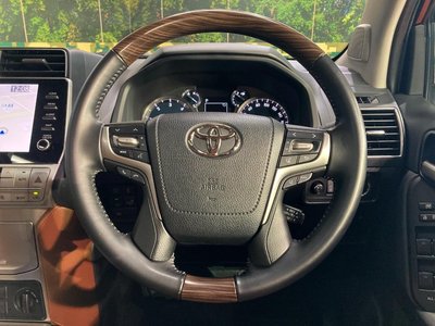 TOYOTA LAND CRUISER PRADO - 8
