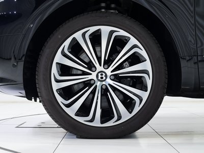 BENTLEY BENTAYGA - 7