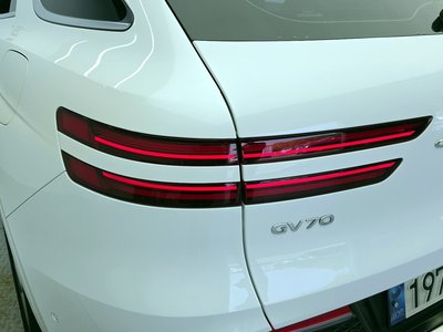صورة 10 لـ 2022 Genesis GV70
