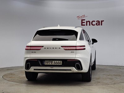 صورة 3 لـ 2022 Genesis GV70