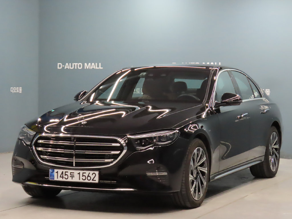 MERCEDES-BENZ E-CLASS - View 1